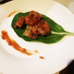 A picture of Japanese-style Fried Shrimp with Tomato Sauce.