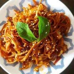 A picture of Veg hakka noodles in Mexican style.