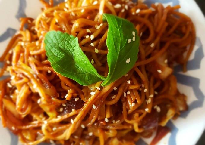 Veg hakka noodles in Mexican style