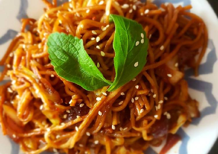 Veg hakka noodles in Mexican style