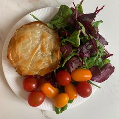 A picture of Filo meat pie.
