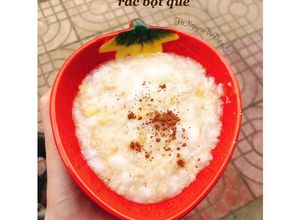 Hình của món CHÁO YẾN MẠCH + TÁO + DỪA NON RẮC BỘT QUẾ.
