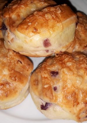 Lilahagymás pogácsa recept fotója