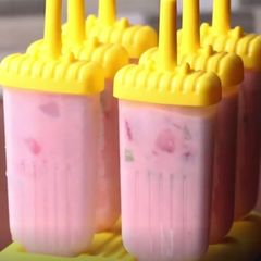 A picture of Very Berry Strawberry Yogurt Pop.
