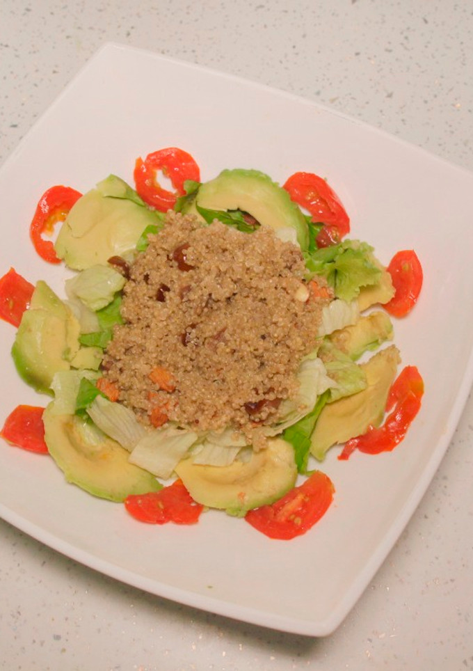Una foto de Ensalada de quinoa y dátiles