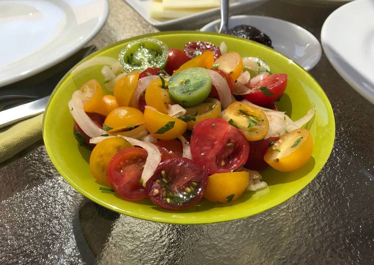 Step-by-Step Guide to Make Yummy Simple Tomato & Sweet Onion Salad