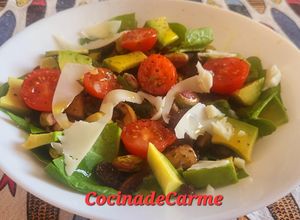 Foto principal de Ensalada de Espinacas y Champiñones muy Colorida