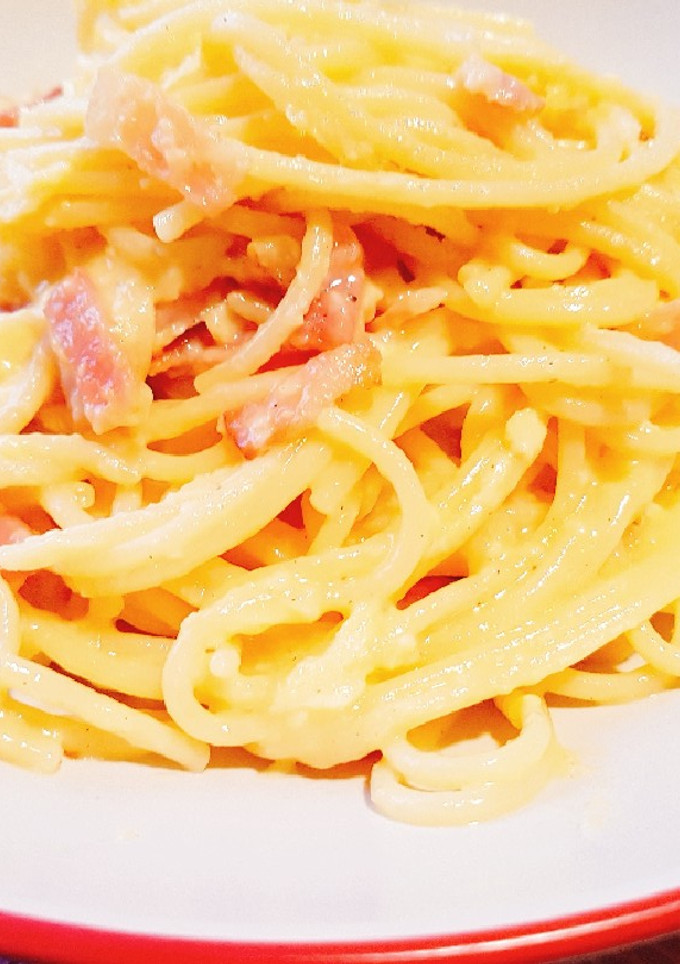 Una foto de Espaguetis Carbonara Receta Tradicional