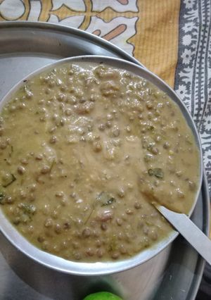 A picture of Makhni masoor.