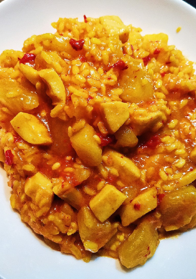 Una foto de Arroz con choco y patatas