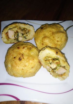 Una foto de Bomba de mandioca horneada, relleno de pollo 🍗