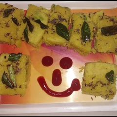 A picture of Khaman dhokla.