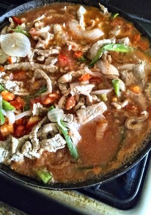Una foto de Bistec a la mexicana de res con chile jalapeño