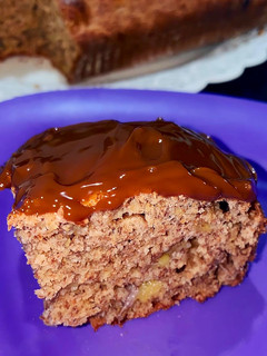 Una foto de Budín de banana húmedo, esponjo, súper rico con dulce de leche!