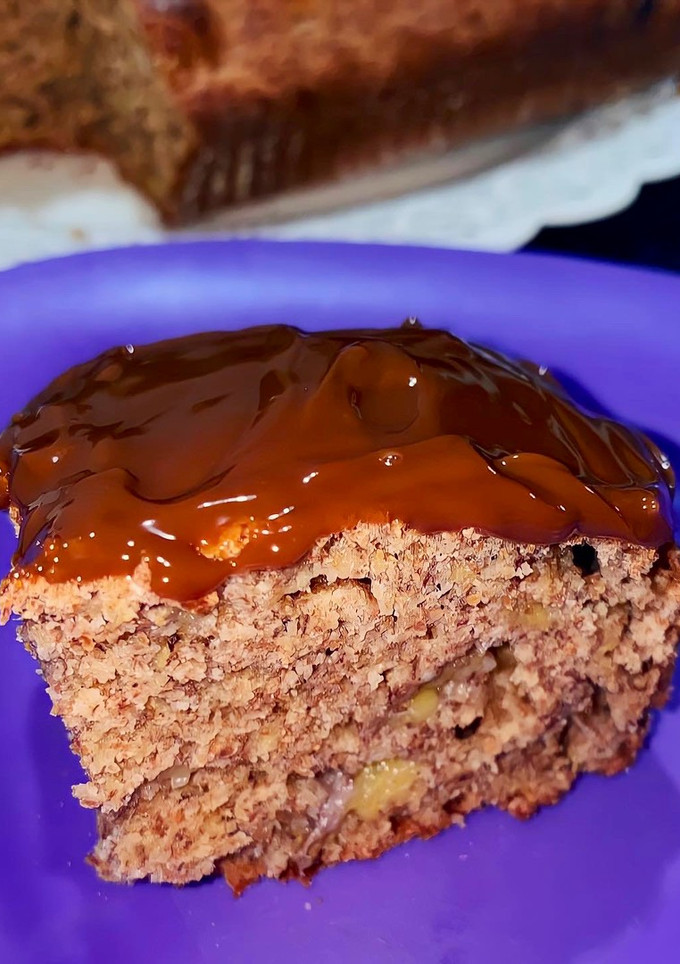 Una foto de Budín de banana húmedo, esponjo, súper rico con dulce de leche!