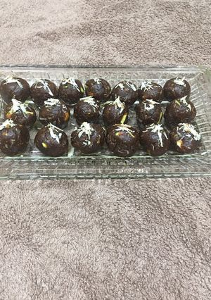 ખજૂરના લાડુ(Khajur ladoo Recipe in Gujarati) રેસીપી મુખ્ય ફોટો