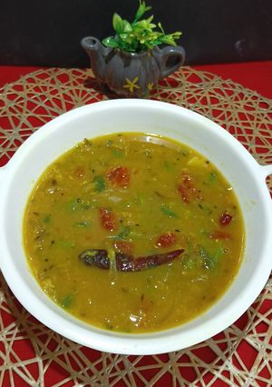 A picture of Panch Phoron Piyaz Die Masoor Dal Bengali Style.