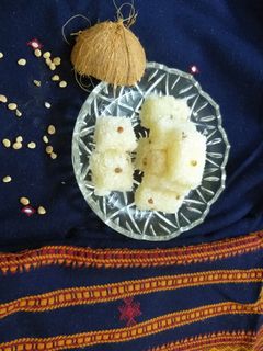 ટોપરા પાક(topra paak રેસીપી in gujarati) રેસીપી મુખ્ય ફોટો