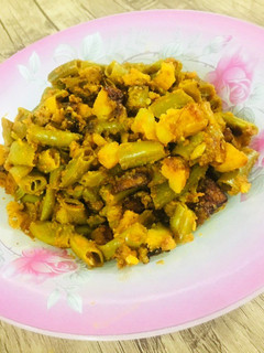 عکسی از دستور خوراک گوشت و لوبيا سبز