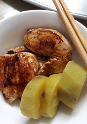 Hình của món Ức gà áp chảo.
