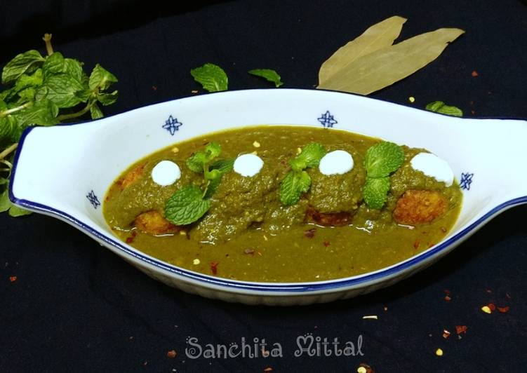 Recipe of Ultimate Sweet Potato and Oatmeal Koftas in Spinach Gravy