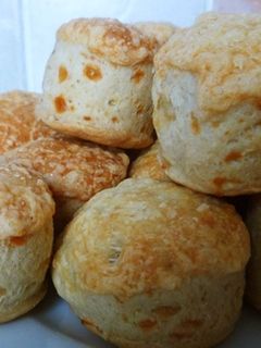 Sajtos-burgonyás pogácsa recept fotója