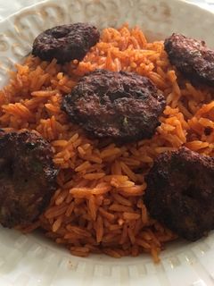 صورة لوصفة رز احمر مع كباب مقلي