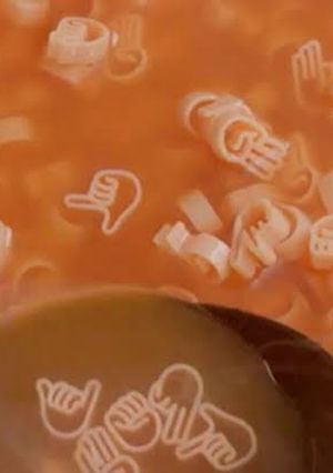 Una foto de Sopa con señas de la moderna con tomate natural y cilantro