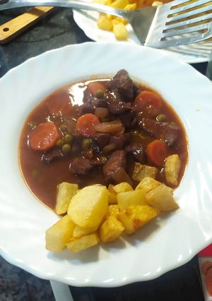 Una foto de Magra en salsa con guisantes