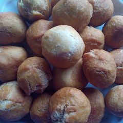 A picture of Nigerians rock buns.