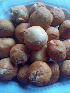 A picture of Nigerians rock buns.