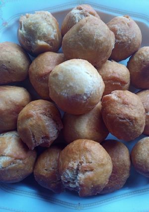 A picture of Nigerians rock buns.