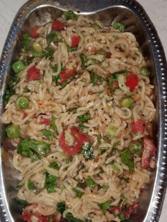 वेज मसाला मैगी (Veg masala maggi recipe in hindi) रेसिपी मुख्य फोटो