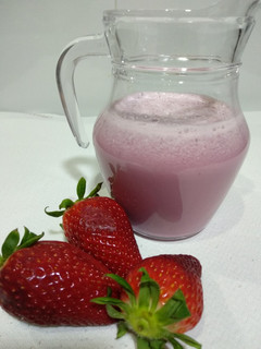 Una foto de Batido de fresa🍓🥛