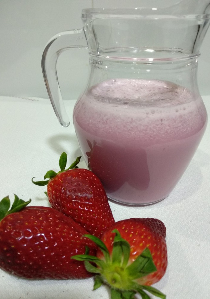 Una foto de Batido de fresa🍓🥛