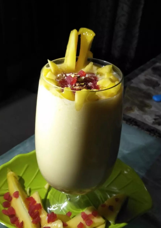 मैंगो लस्सी रेसिपी मुख्य फोटो