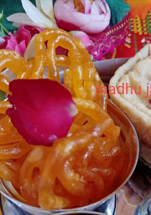 इंस्टेंट केसर जलेबी (instant kesar jalebi recipe in Hindi) रेसिपी मुख्य फोटो