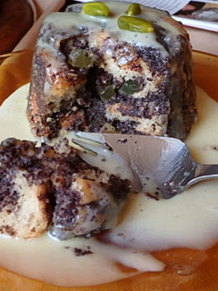 Mákos guba felfújt fehér csokoládés cukkini sodóval recept fotója