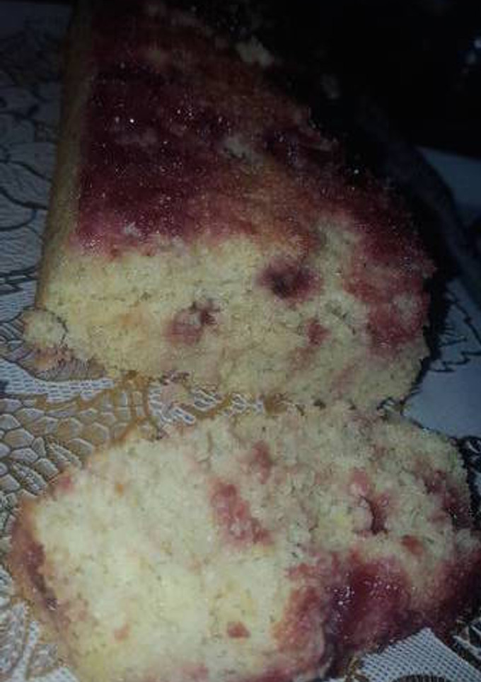 Una foto de Budín de avena, con limón y frutos rojos. Ligth