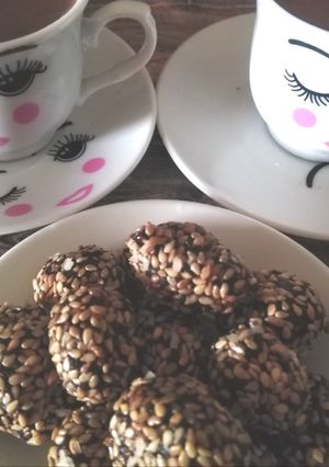صورة لوصفة كرات التمر بالسمسم 😍