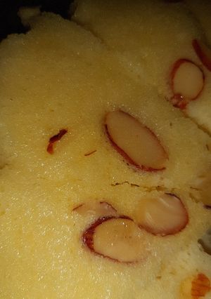 A picture of Mini almond cake in microwave.