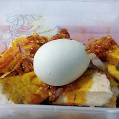 A picture of Roasted Yam and Peppered sauce.