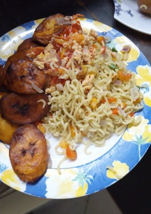 A picture of Fried Noodles &Fried Plaintain.
