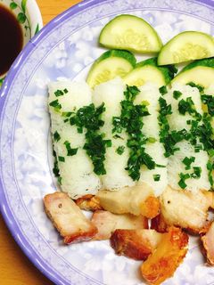 Hình của món Cuối tuần đổi gió với bánh hỏi heo quay.