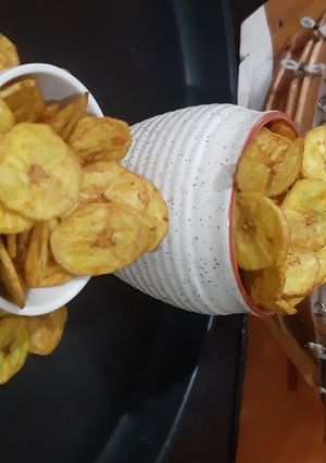 बनाना चिप्स (banana chips recipe in marathi) रेसिपी चे मुख्य फोटो 