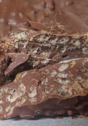 Una foto de Turrón suchard