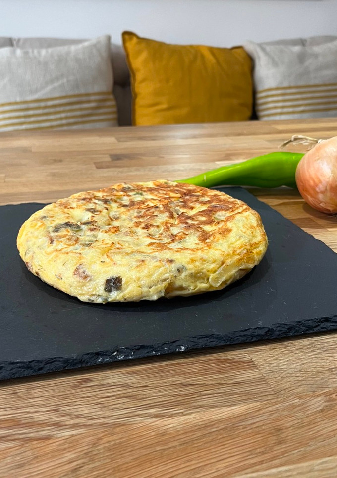 Una foto de Tortilla de pimiento y queso feta