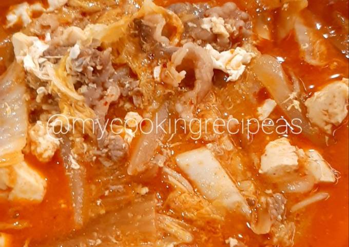 Cara Gampang Membuat Sup kimchi ala Korea (Kimchi Stew), Menggugah Selera