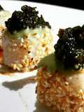 Dadinhos de atum empanados com gergelim e Caviar Fake