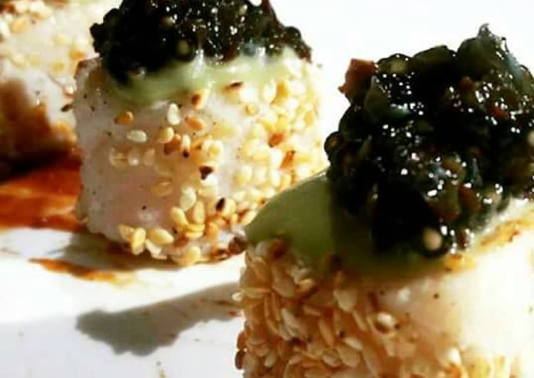 Dadinhos de atum empanados com gergelim e Caviar Fake - Tudogosreceitas